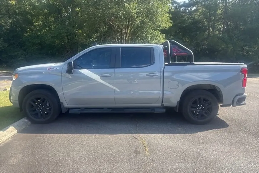 2024 Chevrolet Silverado 1500 RST photo 1
