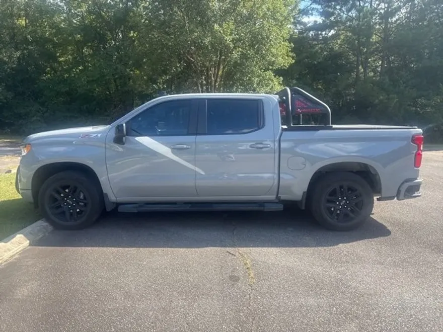 2024 Chevrolet Silverado 1500 RST photo 1