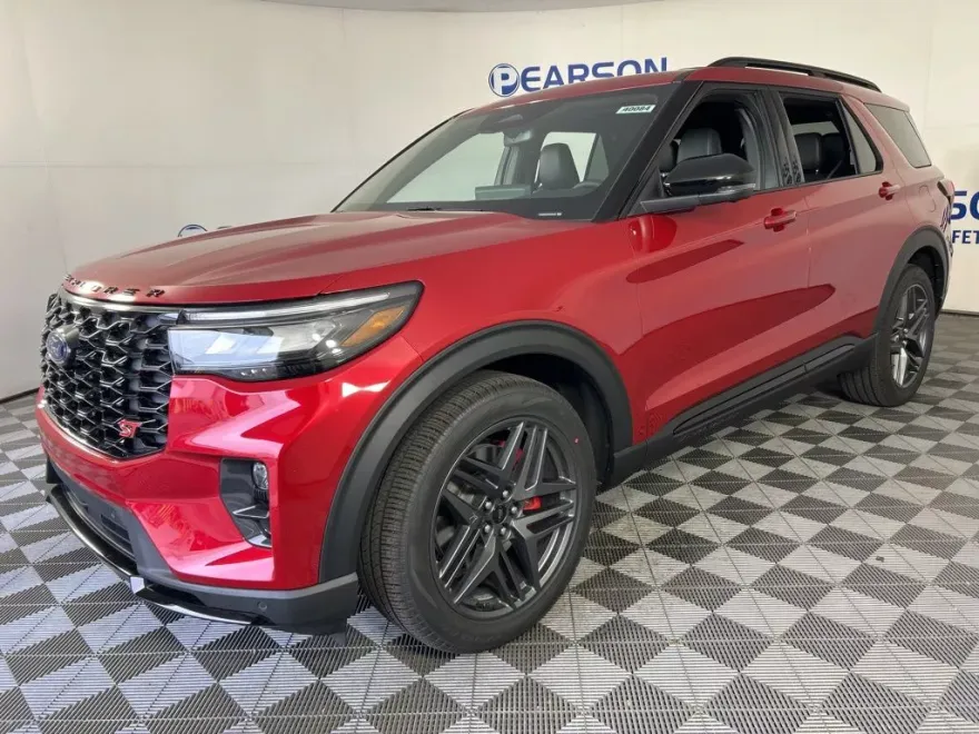 2025 Ford Explorer ST photo 1
