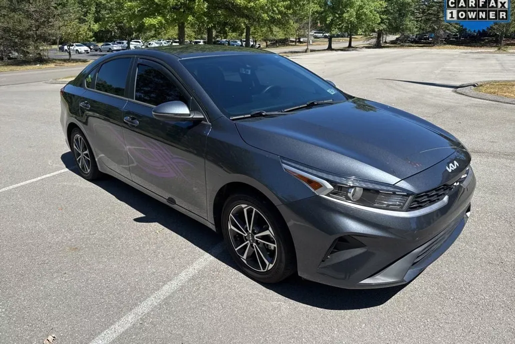 2022 Kia Forte LXS photo 1