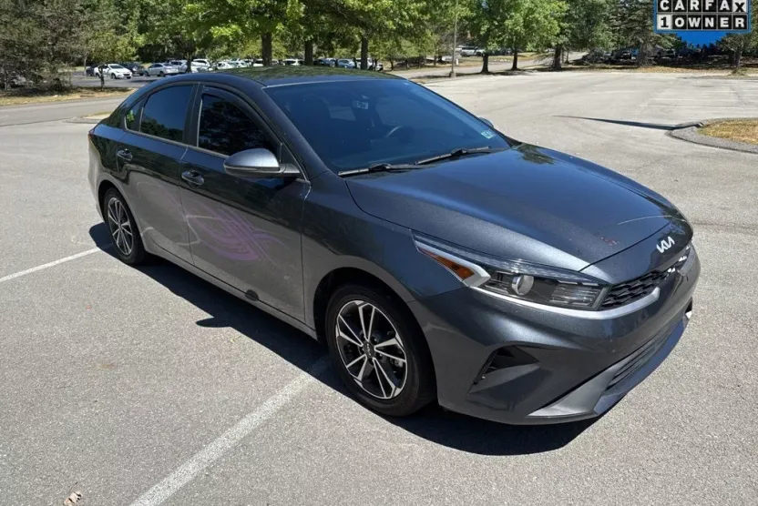 2022 Kia Forte LXS photo 1