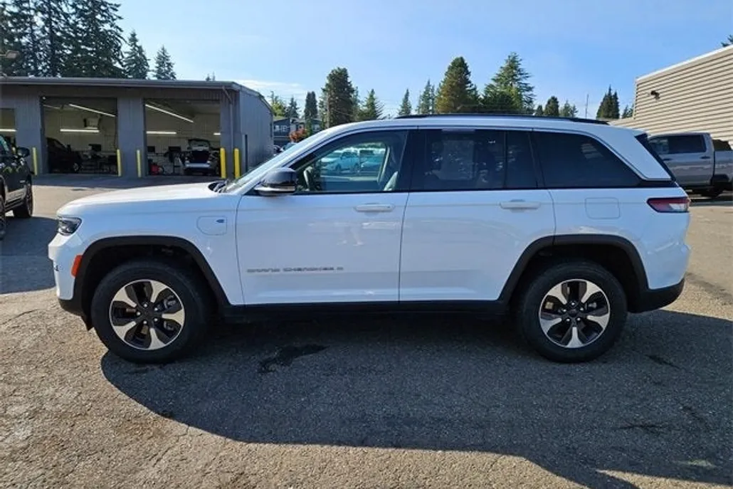 2024 Jeep Cherokee Limited 4xe photo 1