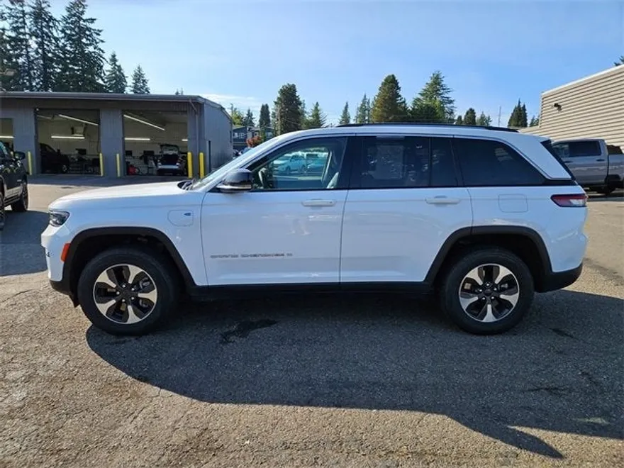 2024 Jeep Cherokee Limited 4xe photo 1