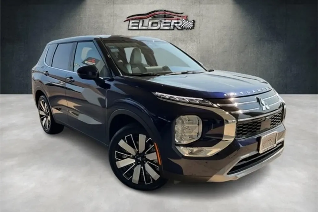 2025 Mitsubishi Outlander SE photo 1