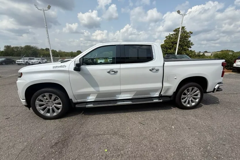 2021 Chevrolet Silverado 1500 High Country photo 1