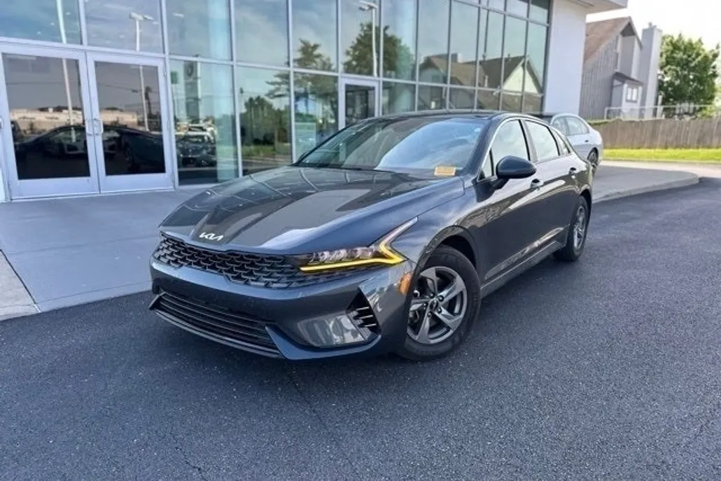 2022 Kia K5 LXS photo 1