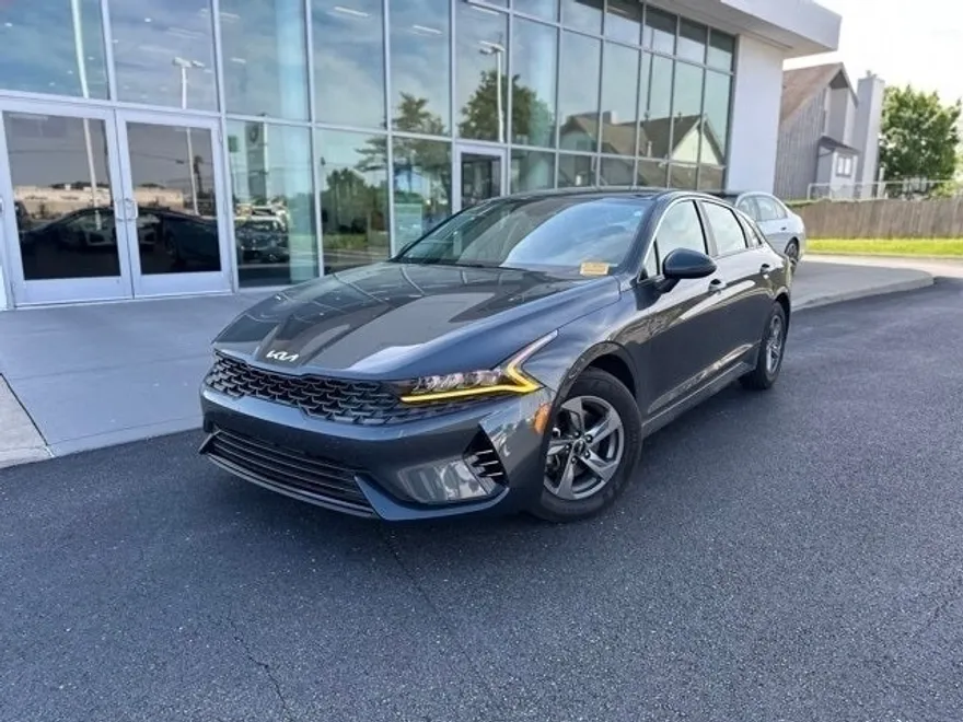 2022 Kia K5 LXS photo 1