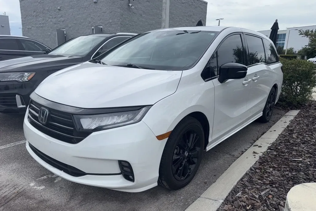 2024 Honda Odyssey Sport photo 1