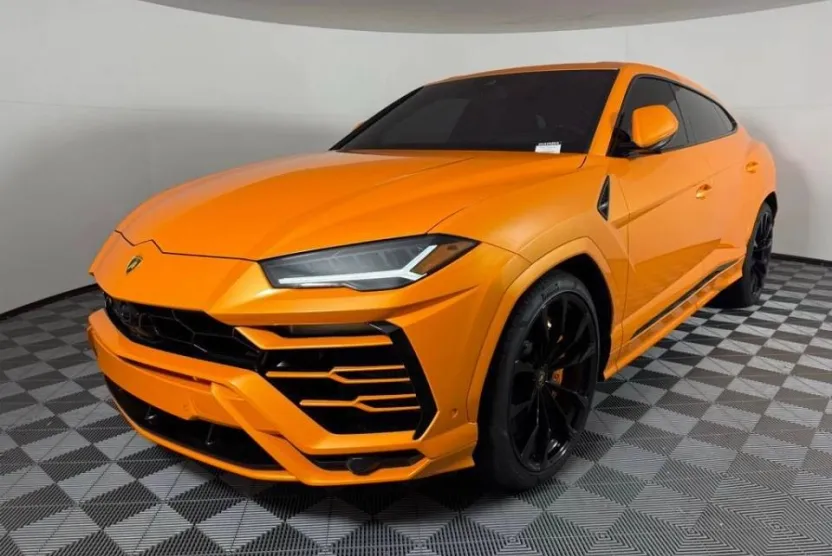 2022 Lamborghini Urus photo 1