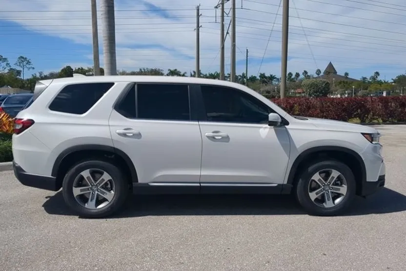 2025 Honda Pilot EX-L photo 1