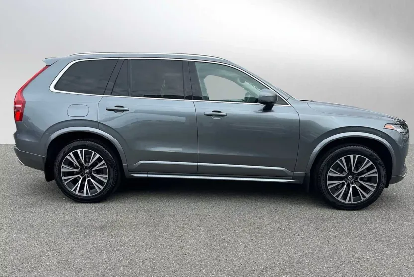 2020 Volvo XC90 T5 Momentum photo 1