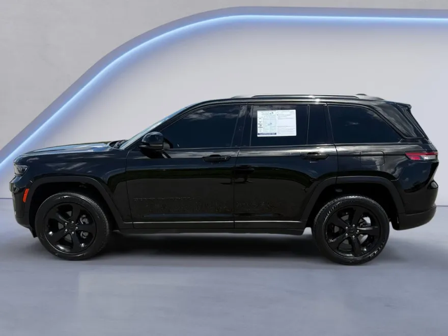 2023 Jeep Grand Cherokee Altitude photo 1