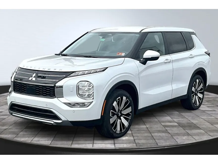 2025 Mitsubishi Outlander SE photo 1