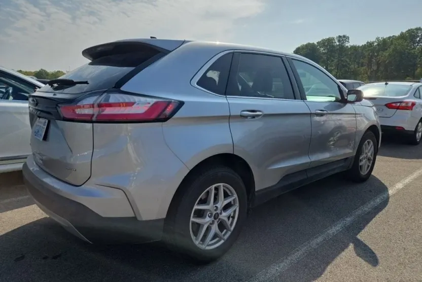 2023 Ford Edge SEL photo 1