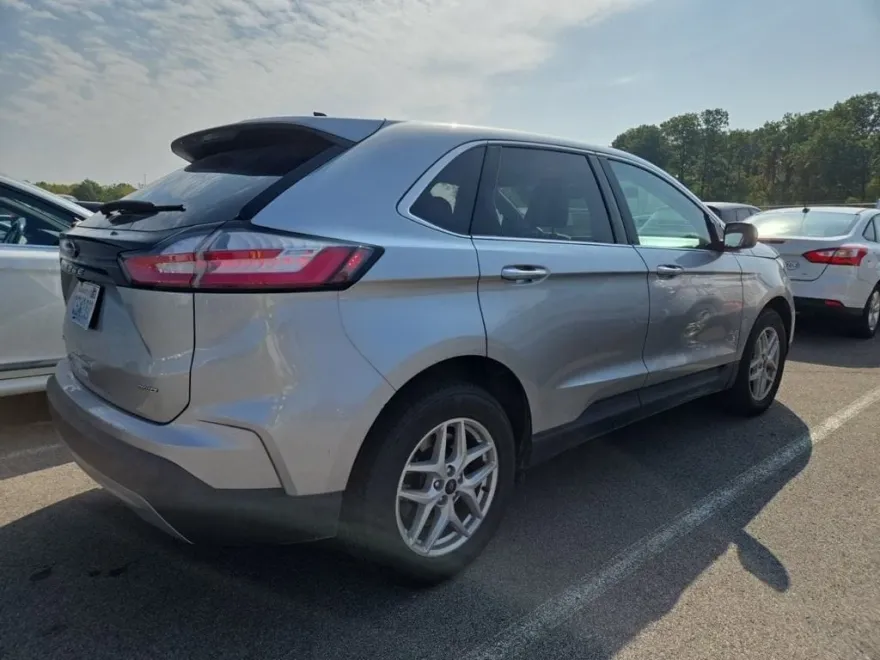 2023 Ford Edge SEL photo 1