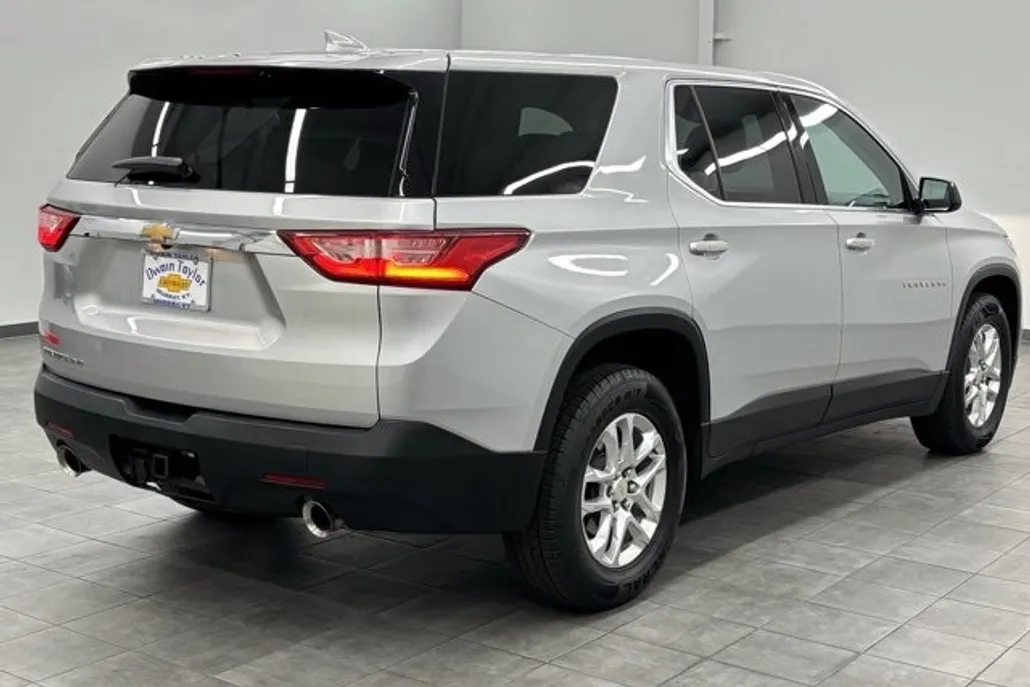 2019 Chevrolet Traverse LS photo 1