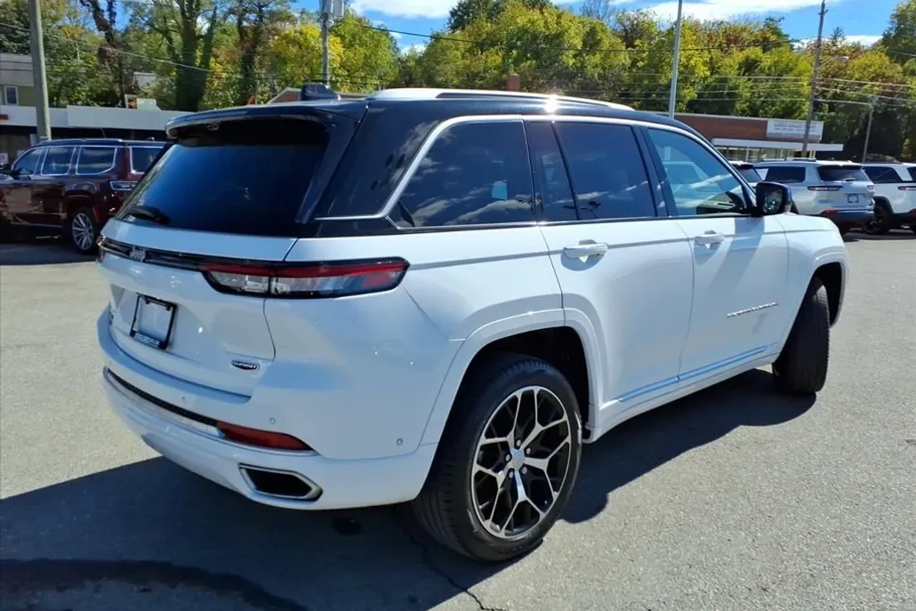 2022 Jeep Grand Cherokee Summit Reserve photo 1