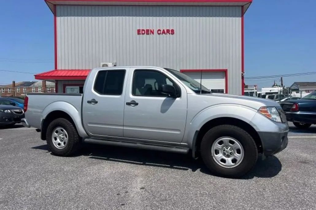 2012 Nissan Frontier Crew Cab S photo 1