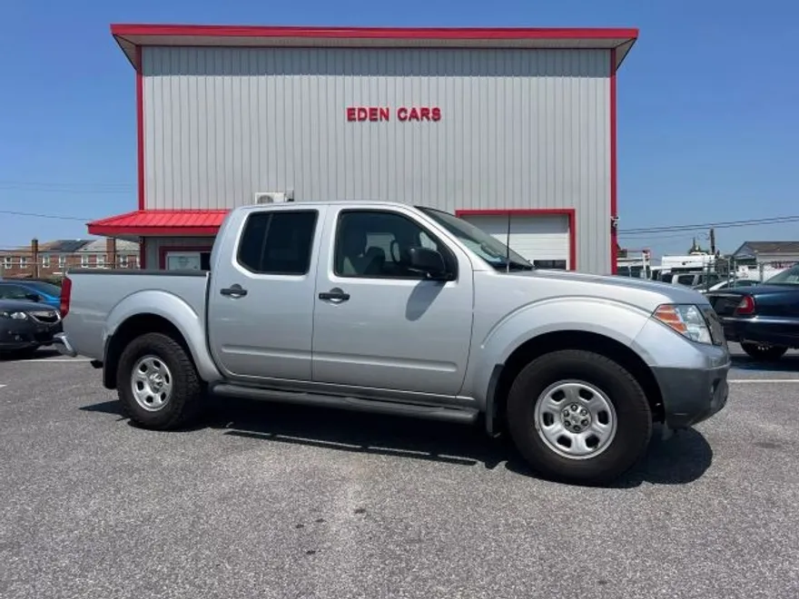2012 Nissan Frontier Crew Cab S photo 1
