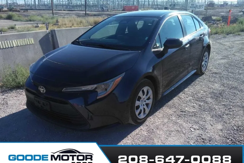 2023 Toyota Corolla LE photo 1