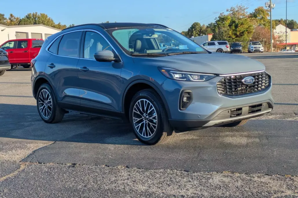 2025 Ford Escape photo 1