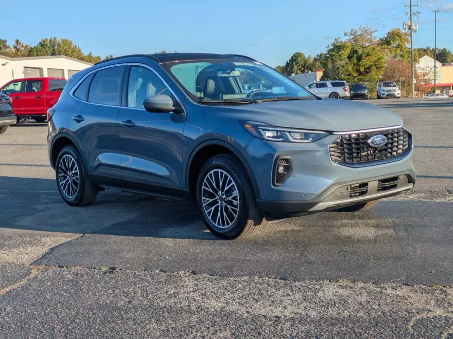 2025 Ford Escape photo 1