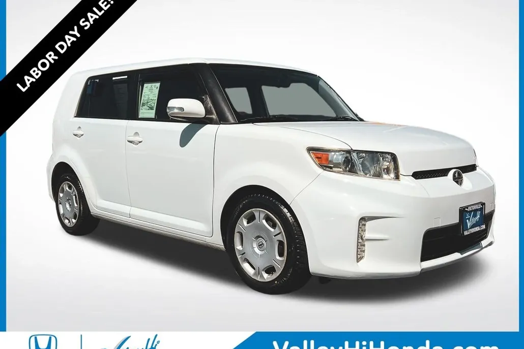 2014 Scion xB Base photo 1