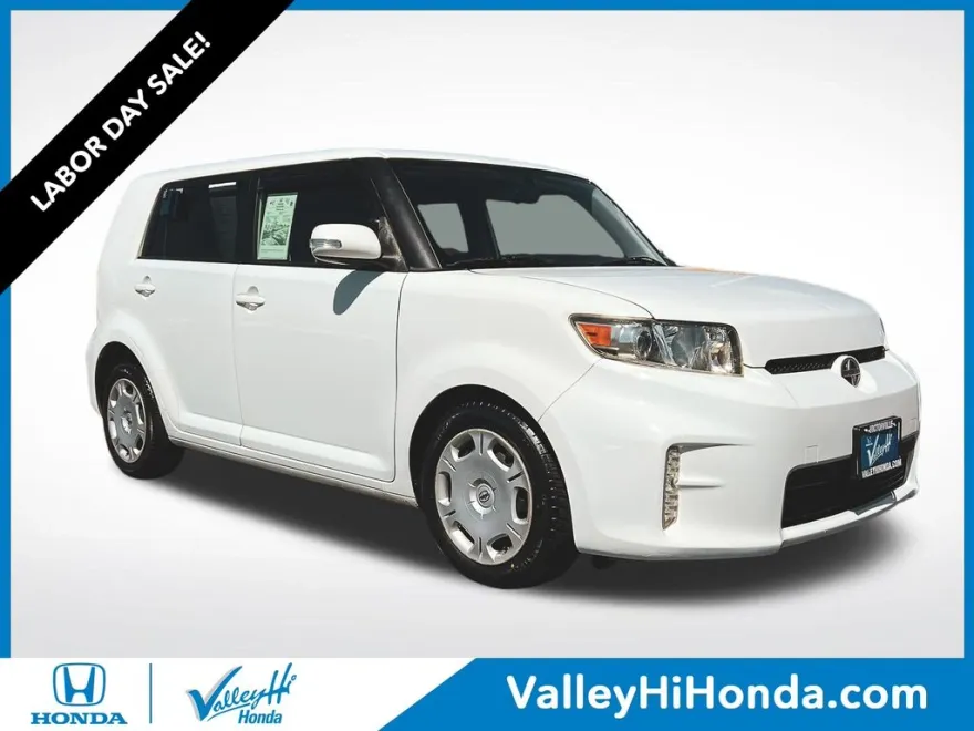 2014 Scion xB Base photo 1