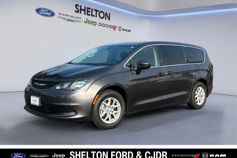 2019 Chrysler Pacifica Touring photo 1