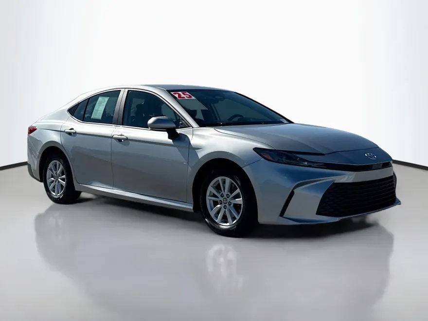 2025 Toyota Camry LE photo 1