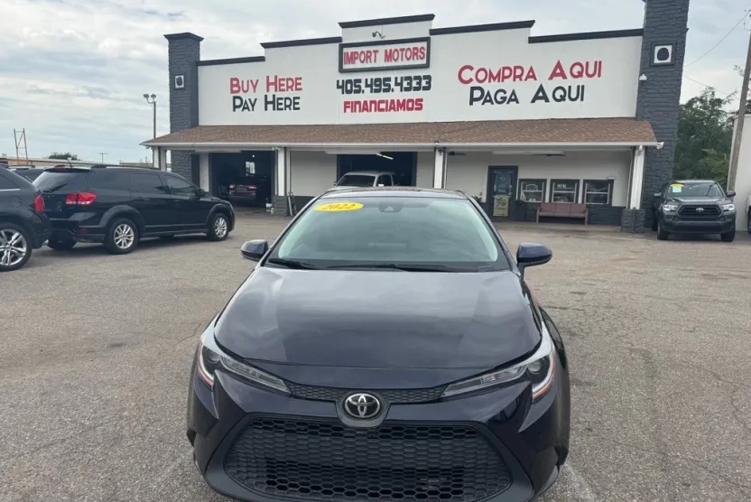 2022 Toyota Corolla LE photo 1