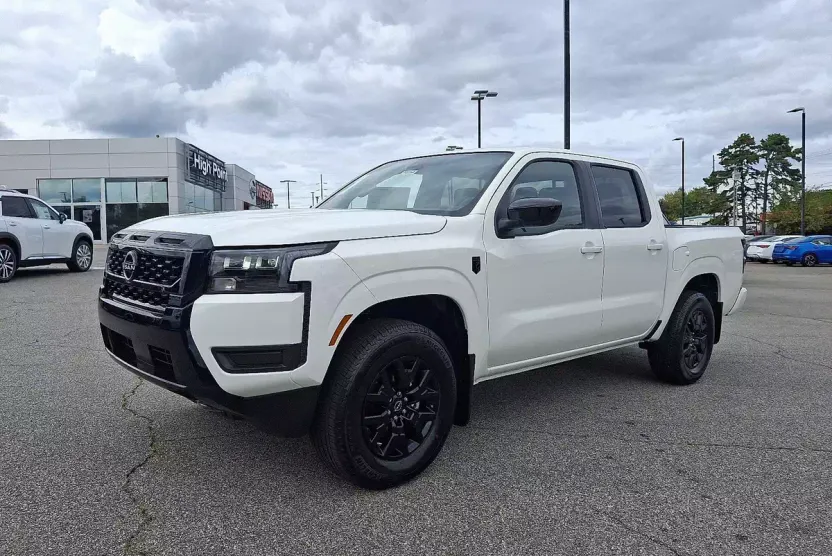 2026 Nissan Frontier Crew Cab SV photo 1