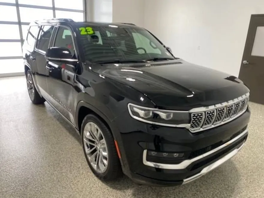2023 Jeep Grand Wagoneer II photo 1