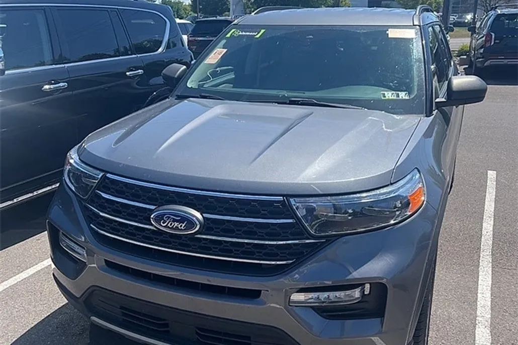 2022 Ford Explorer XLT photo 1