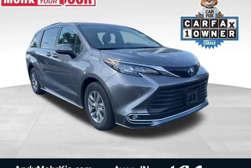 2024 Toyota Sienna XLE photo 1
