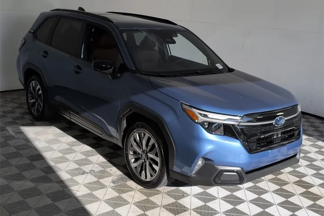 2025 Subaru Forester Touring photo 1