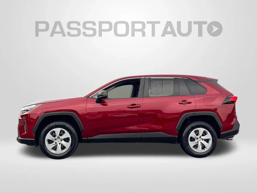 2023 Toyota RAV4 LE photo 1