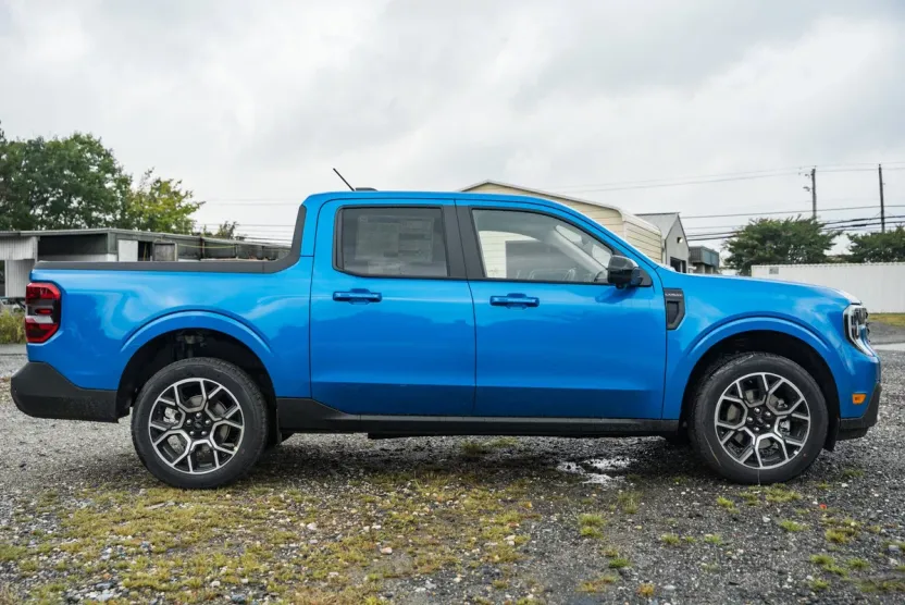 2025 Ford Maverick Lariat photo 1