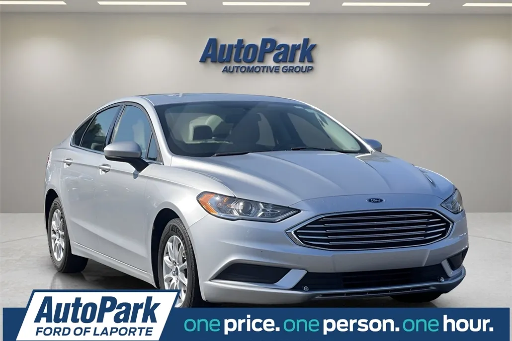 2017 Ford Fusion S photo 1