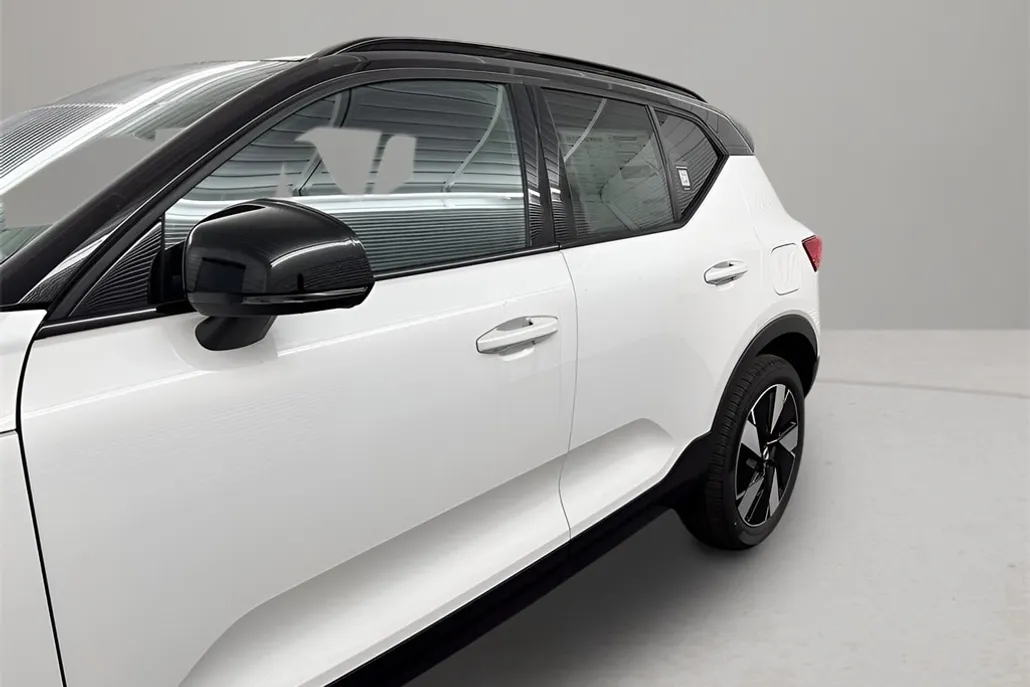 2024 Volvo XC40 Recharge Core photo 1