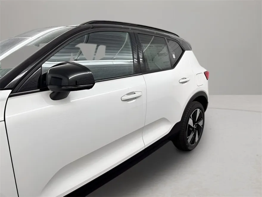 2024 Volvo XC40 Recharge Core photo 1