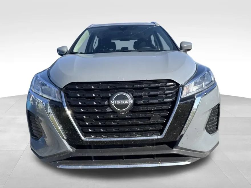 2023 Nissan Kicks SV photo 2