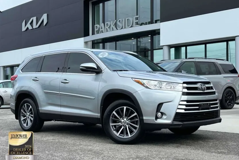 2019 Toyota Highlander XLE photo 1