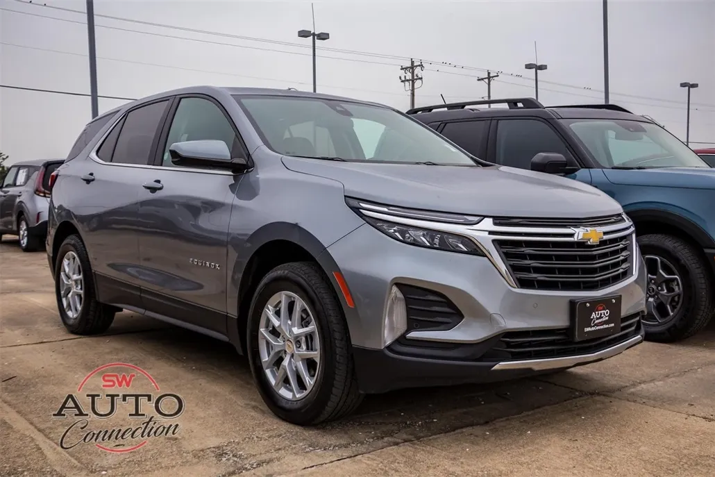 2024 Chevrolet Equinox LT photo 1