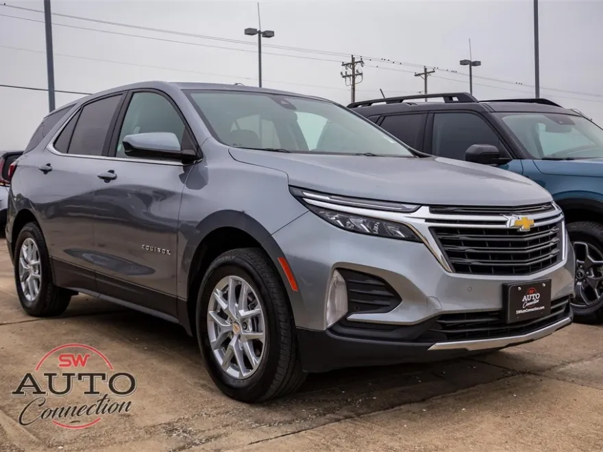 2024 Chevrolet Equinox LT photo 1