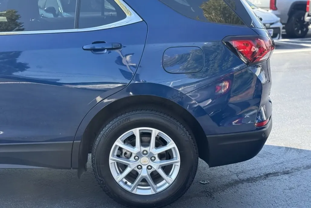 2022 Chevrolet Equinox LT photo 1