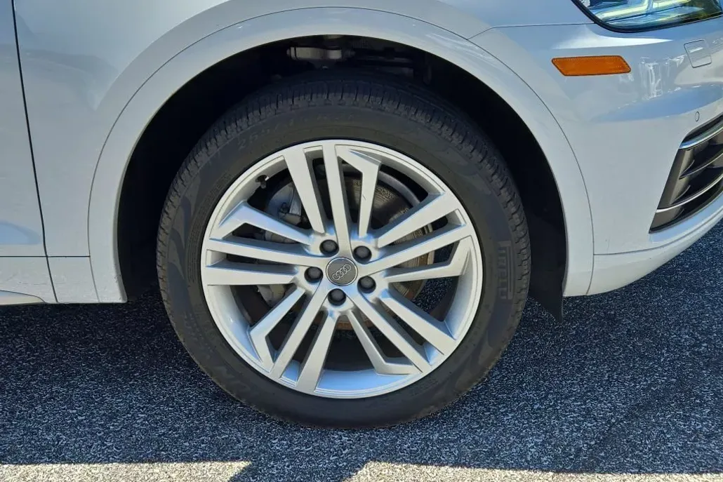 2019 Audi Q5 Premium Plus S line photo 1