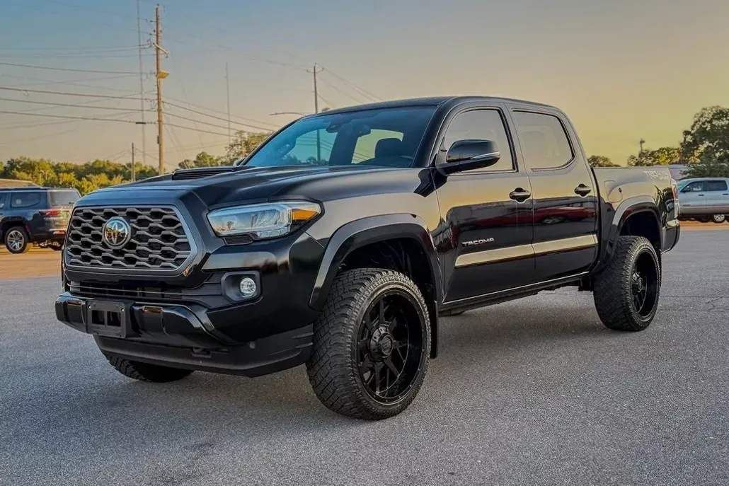2023 Toyota Tacoma TRD Off-Road photo 1