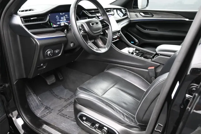 2022 Jeep Grand Cherokee Overland photo 1