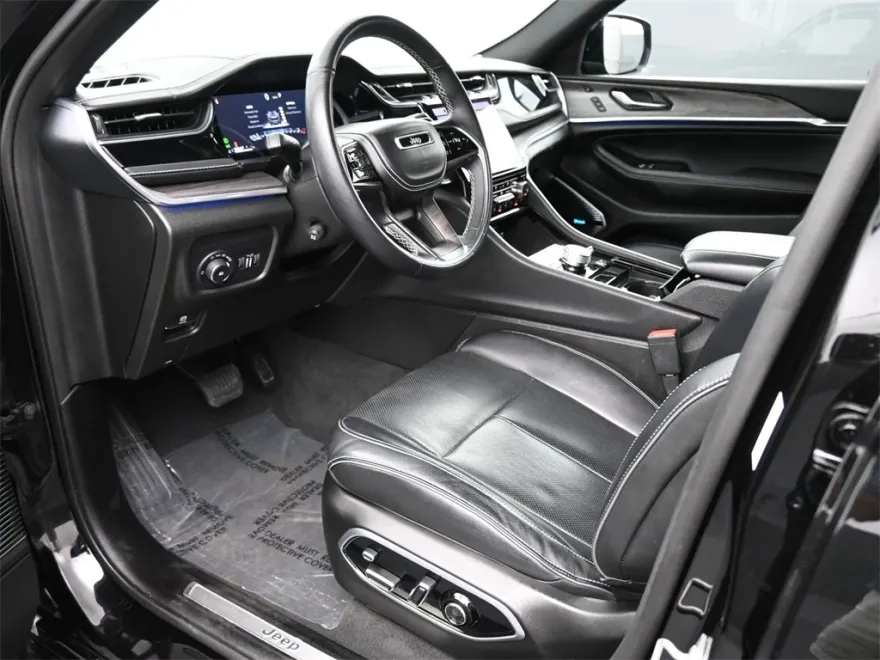 2022 Jeep Grand Cherokee Overland photo 1